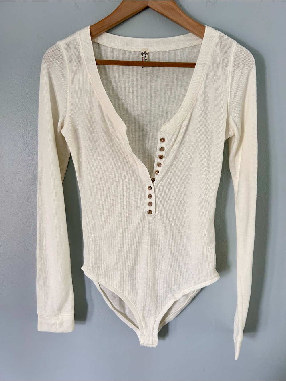 Free People • Ivory Long-Sleeve Bodysuit nwot small